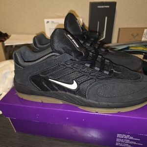 Nike SB Vertebrae Men's Black And Gum Sole Sneakers